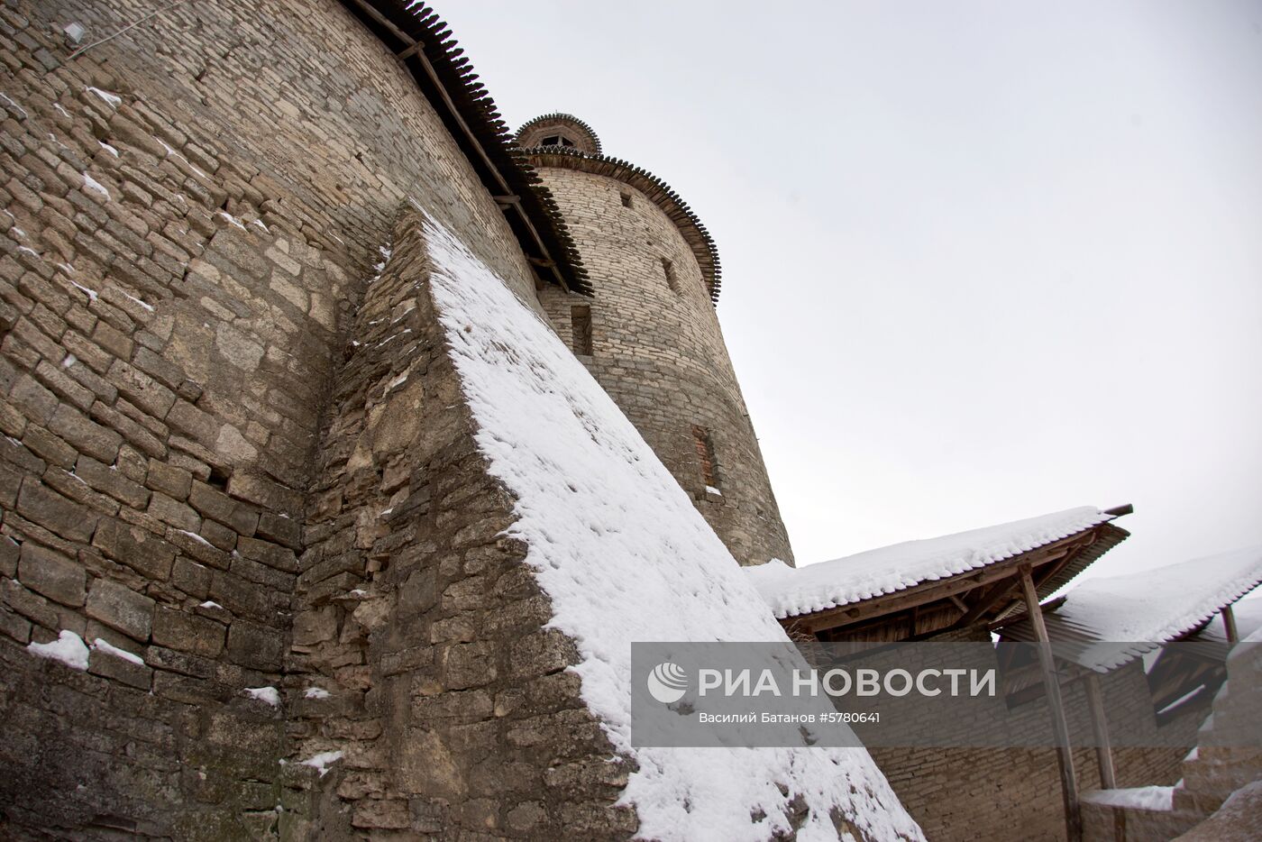 Города России. Псков, Изборск, Печоры