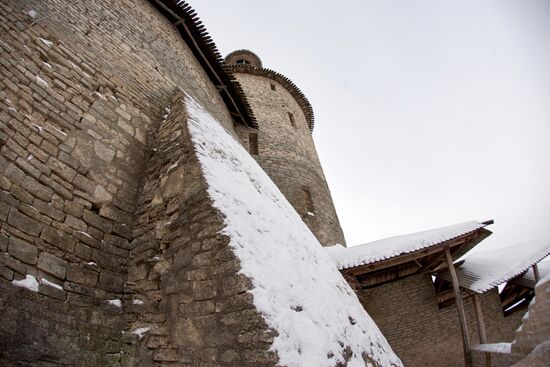 Города России. Псков, Изборск, Печоры