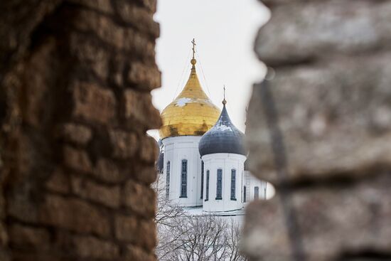 Города России. Псков, Изборск, Печоры