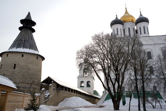 Города России. Псков, Изборск, Печоры