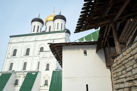 Города России. Псков, Изборск, Печоры