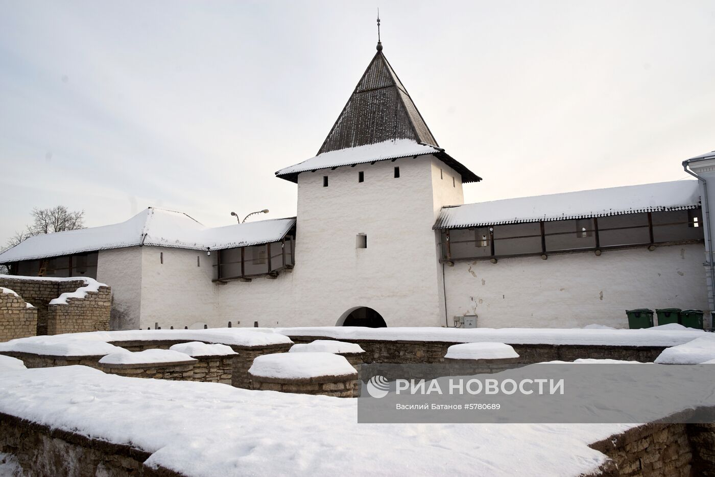 Города России. Псков, Изборск, Печоры