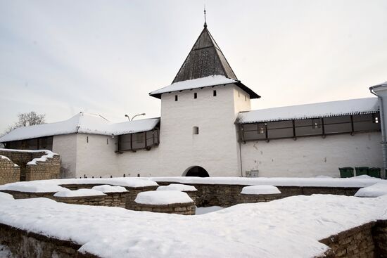 Города России. Псков, Изборск, Печоры