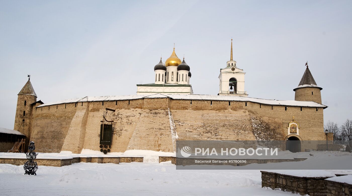 Города России. Псков, Изборск, Печоры