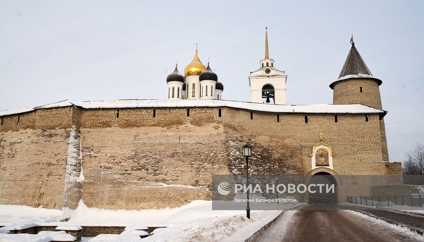 Города России. Псков, Изборск, Печоры