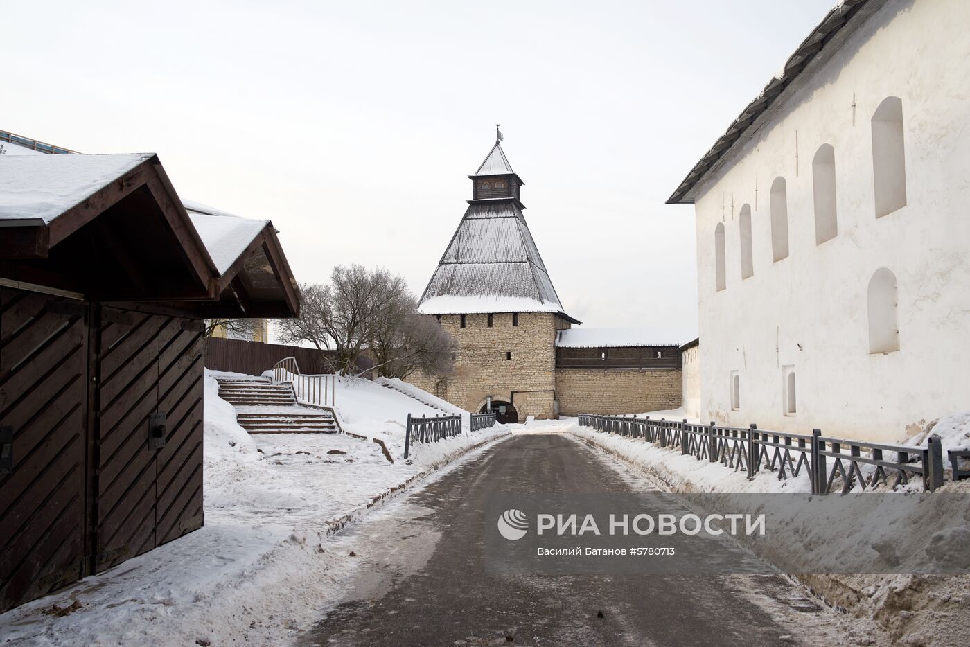 Города России. Псков, Изборск, Печоры