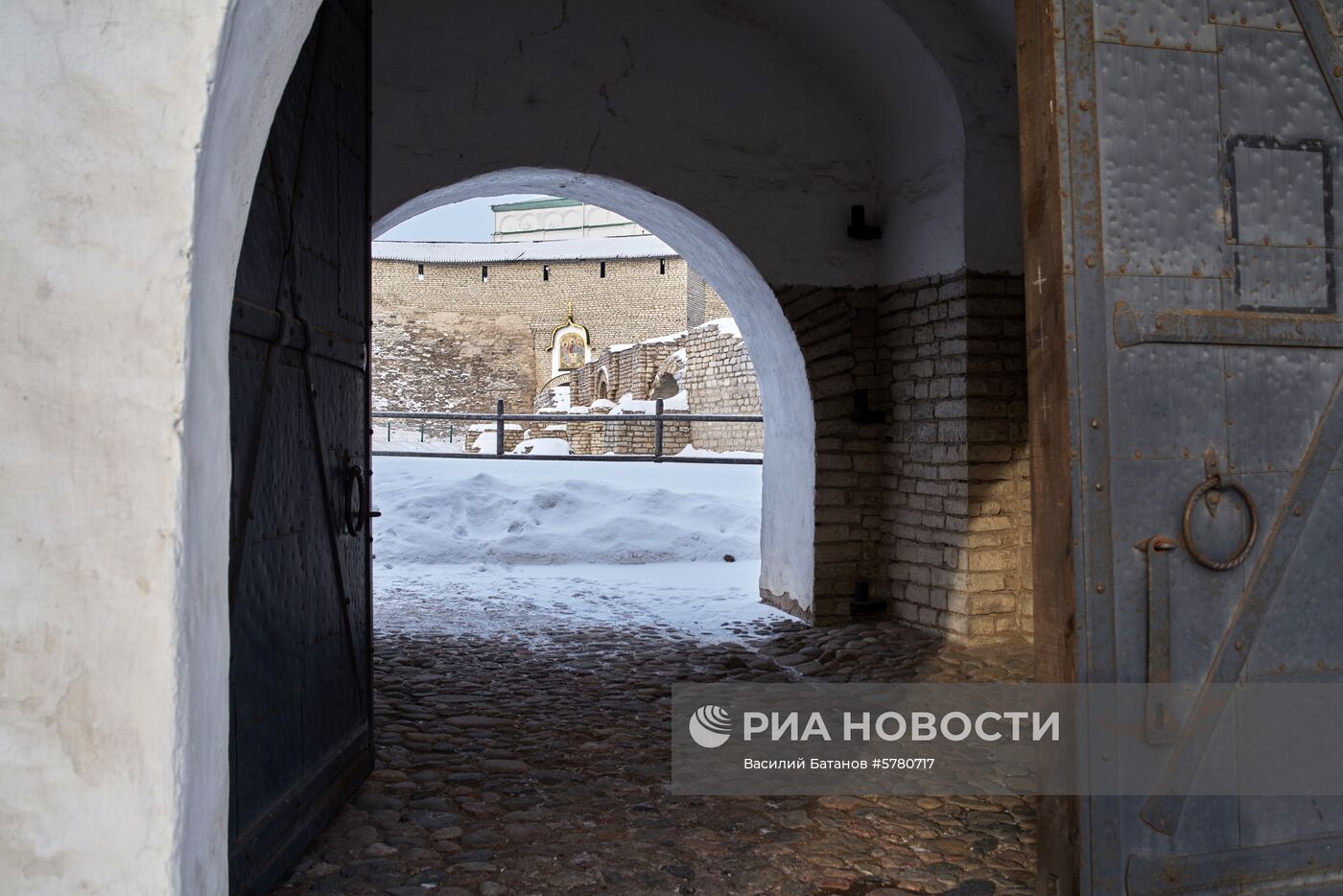 Города России. Псков, Изборск, Печоры