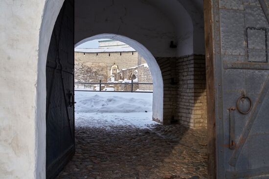 Города России. Псков, Изборск, Печоры