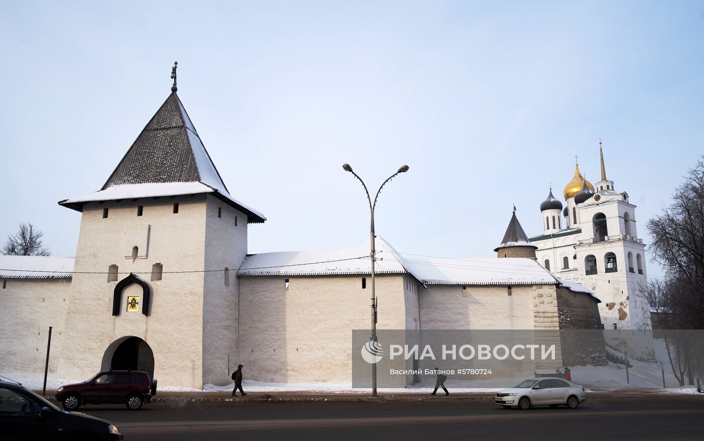 Города России. Псков, Изборск, Печоры