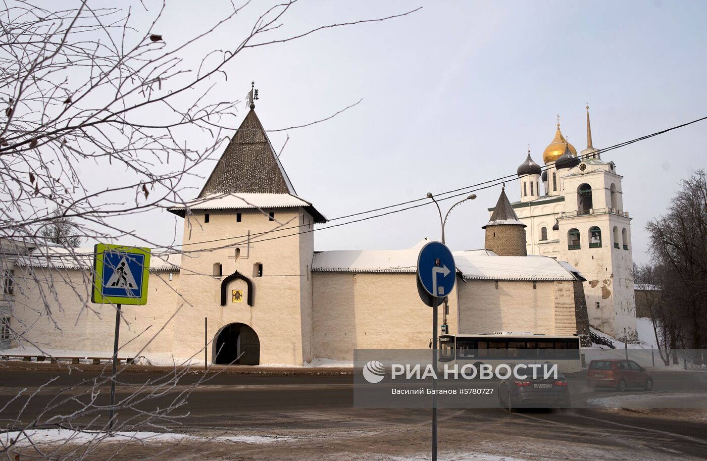 Города России. Псков, Изборск, Печоры