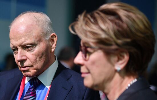 Форум «Здоровое общество. На пути к цели 80+» в рамках РИФ-2019