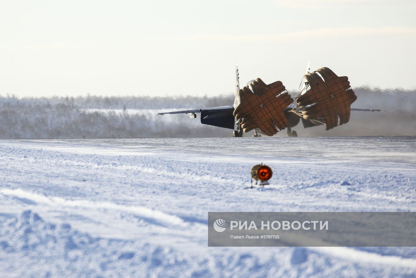 Учебно-тренировочные полеты палубных истребителей Северного флота