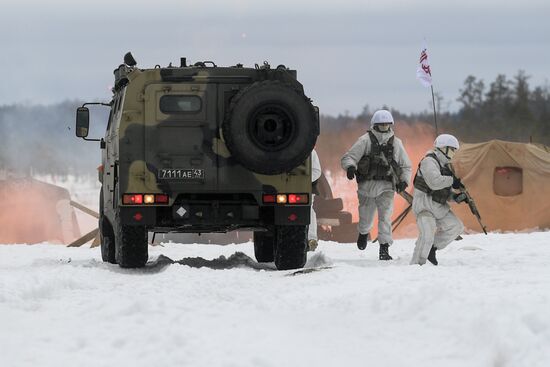 Тактико-специальные учения на полигоне "Дубровка" в Псковской области