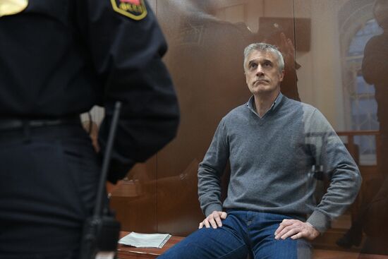 Избрание меры пресечения М. Калви и партнерам компании Baring Vostok