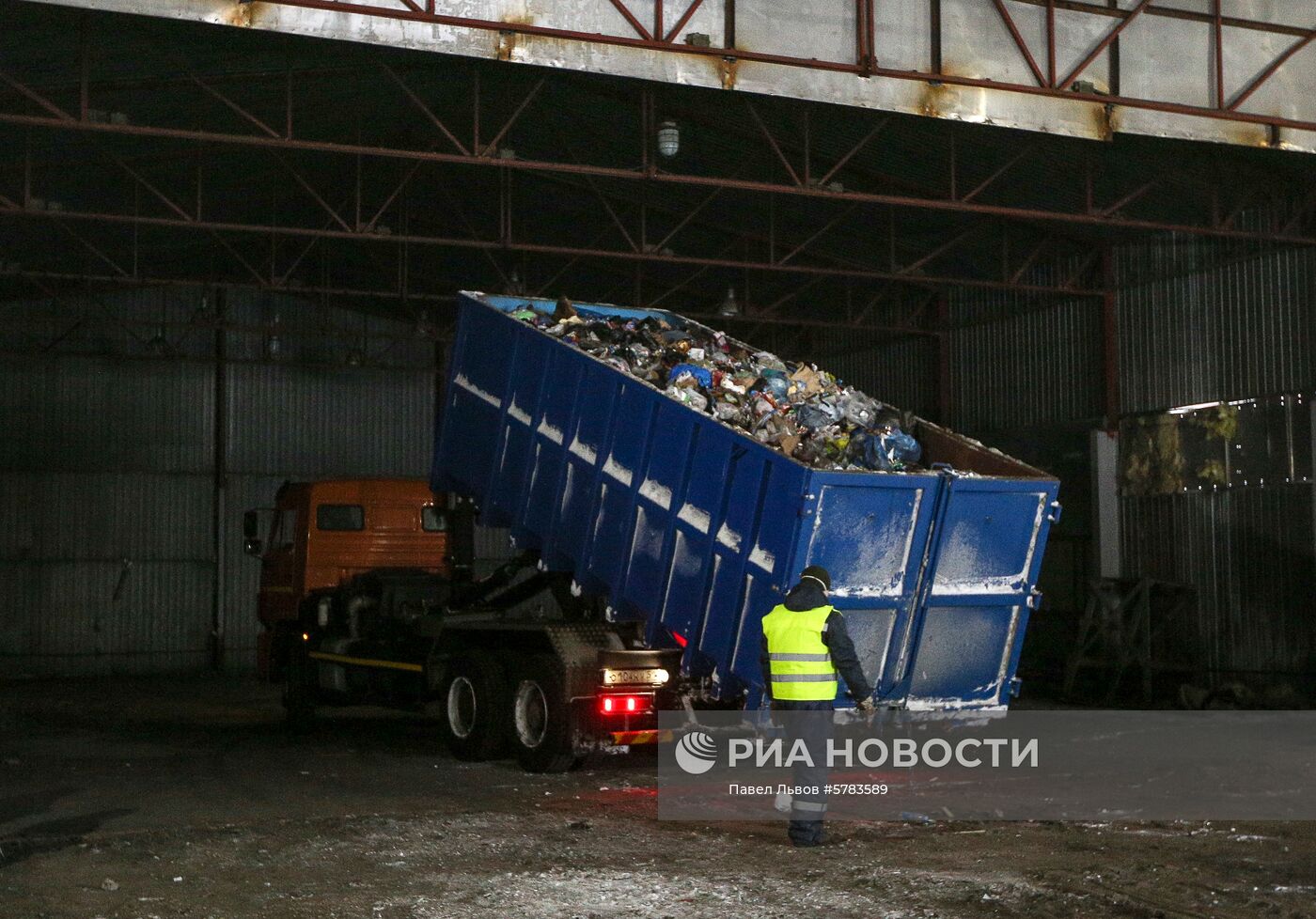 Вывоз мусора из Арктической зоны РФ
