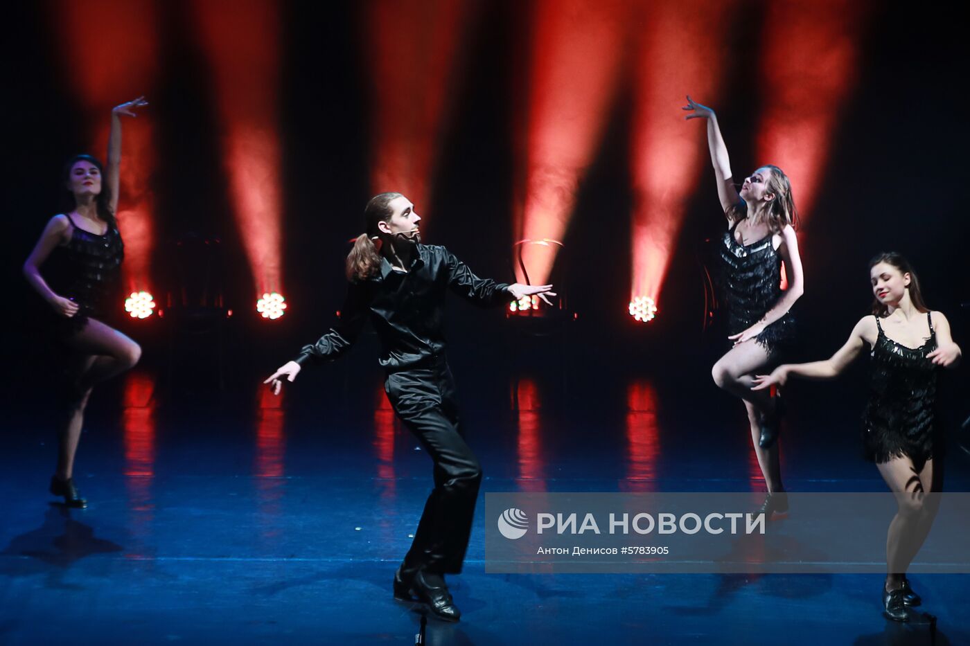 Спектакль "Памятник неизвестному стиляге" в театре "У Никитских ворот"