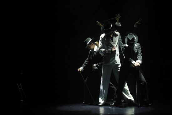 Спектакль "Памятник неизвестному стиляге" в театре "У Никитских ворот"