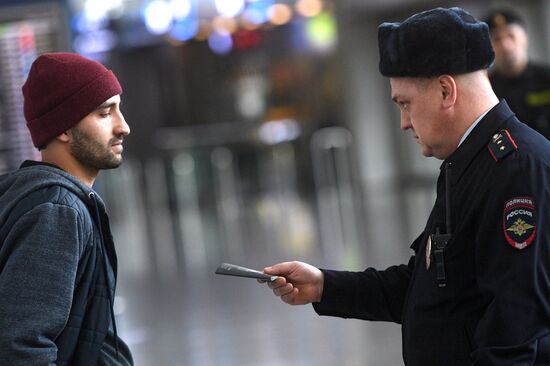 Работа линейного отдела транспортной полиции аэропорта Внуково 