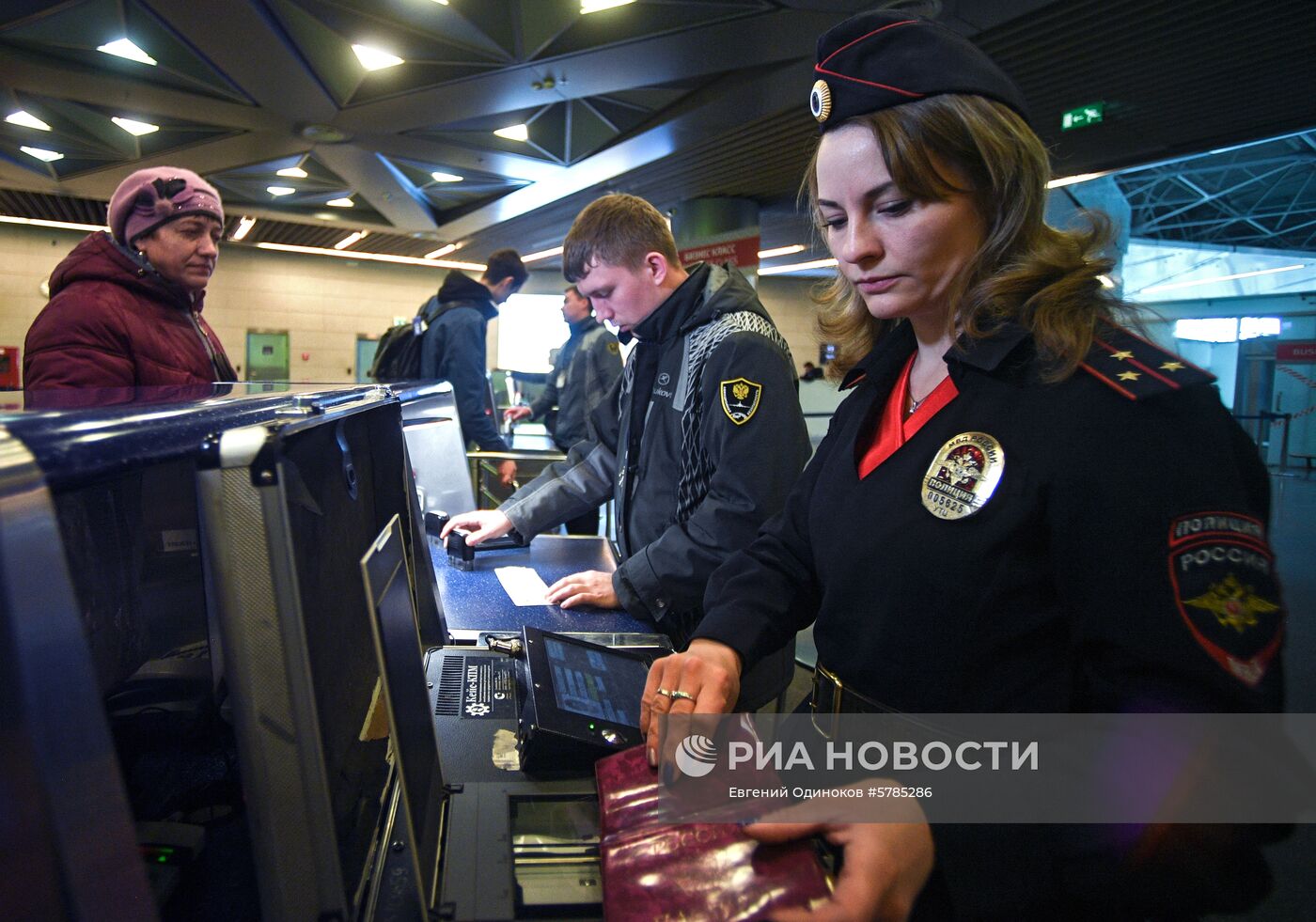 Работа линейного отдела транспортной полиции аэропорта Внуково 