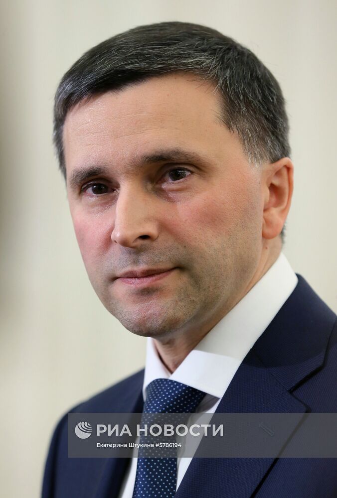 Премьер-министр РФ Д. Медведев провел заседание президиума Совета при президенте РФ по стратегическому развитию и национальным проектам