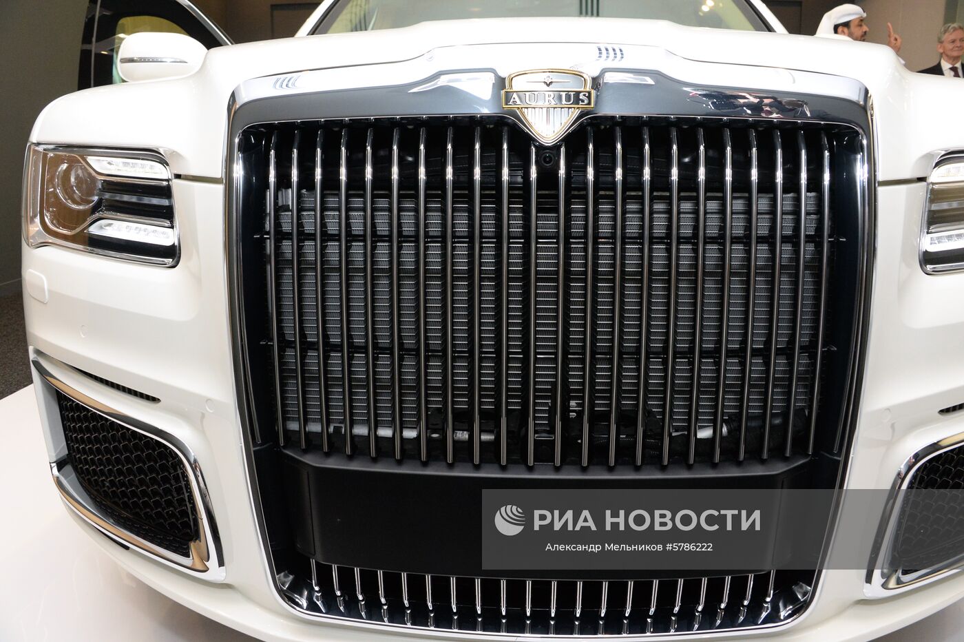 Презентация автомобиля Aurus на международной выставке вооружений IDEX-2019