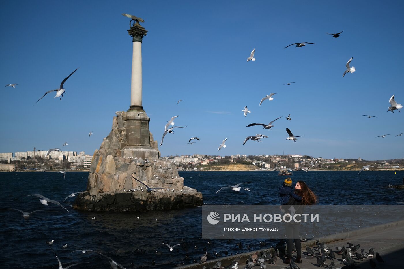 Памятник затопленным кораблям в Севастополе