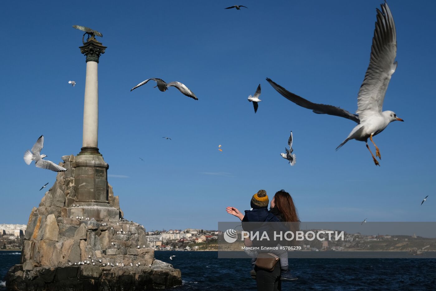 Памятник затопленным кораблям в Севастополе 