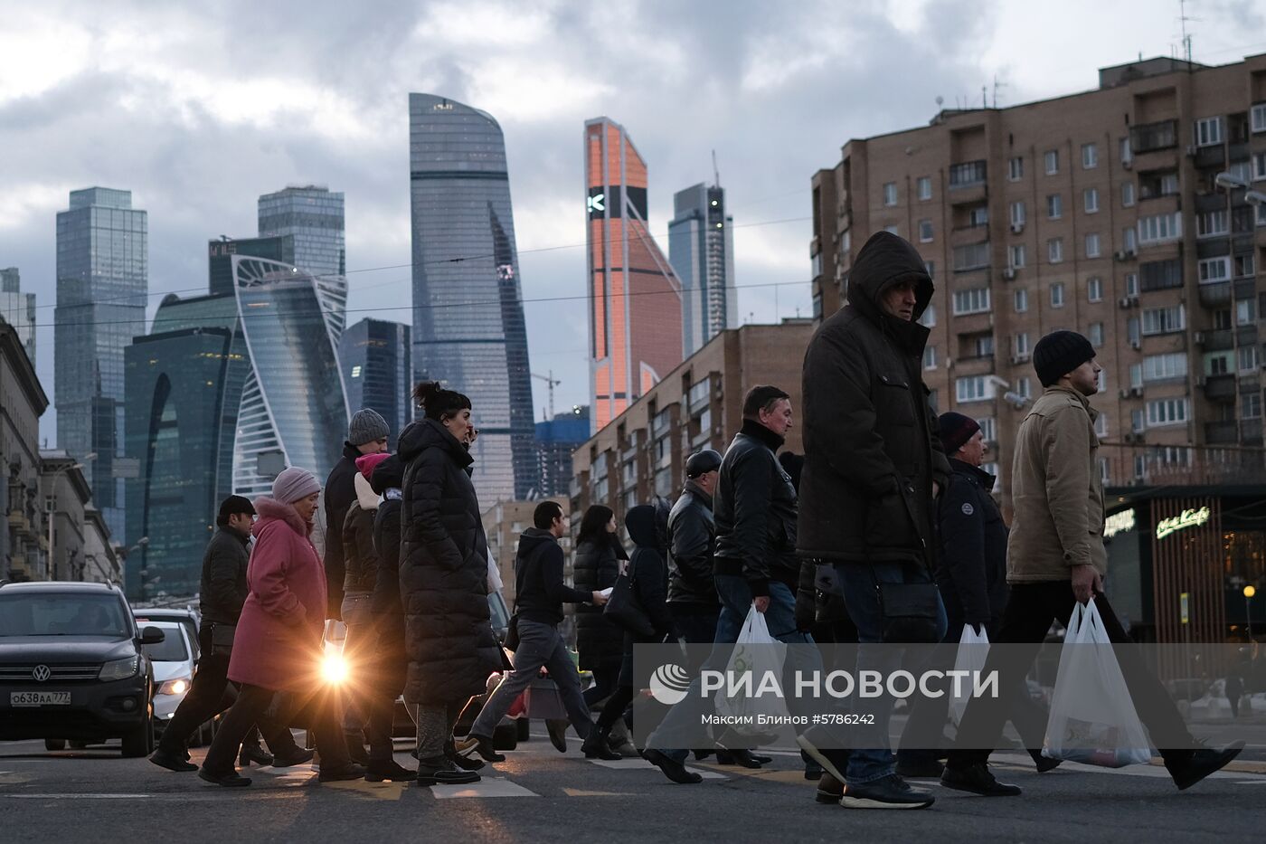 Пешеходный переход на Большой Дорогомиловской улице в Москве