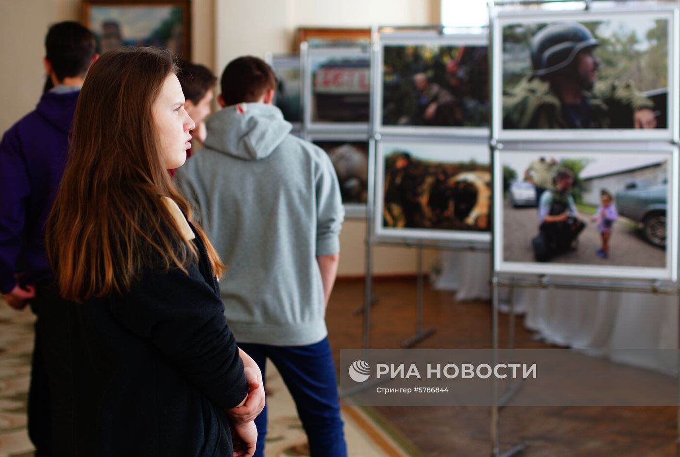 Выставка фоторабот Андрея Стенина в ЛНР