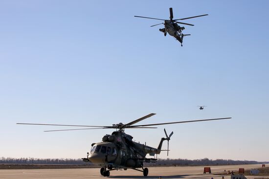 Учебно-тренировочные полеты экипажей армейской авиации ЮВО 