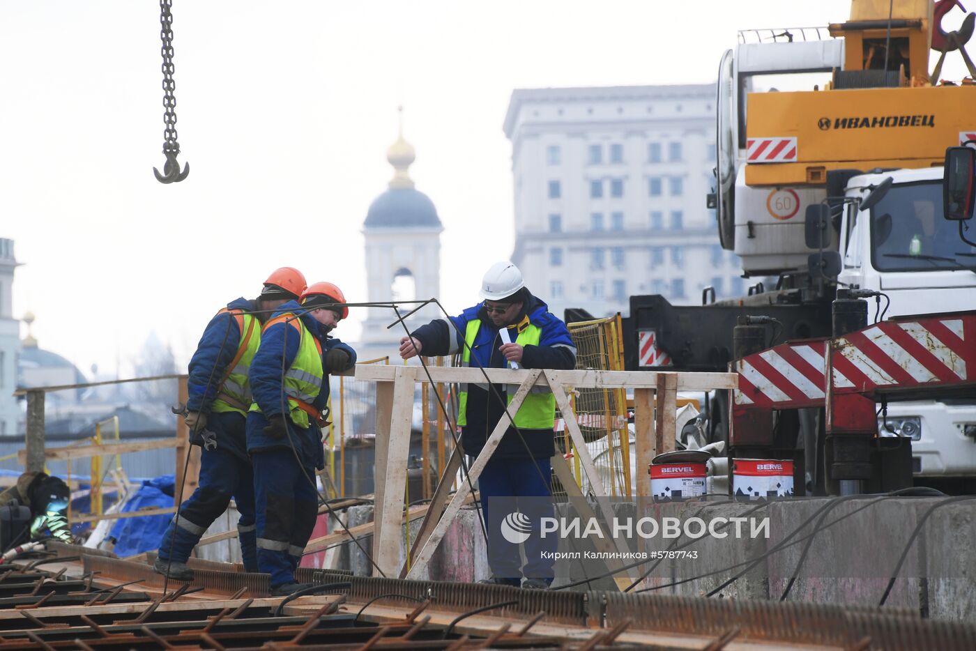 Ремонтные работы на Москворецком мосту