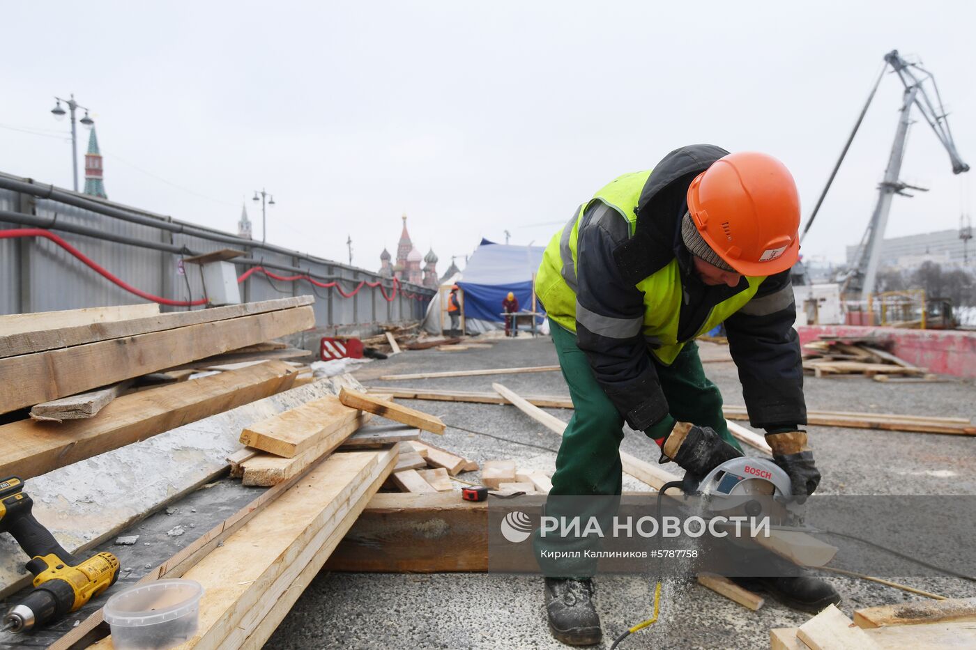 Ремонтные работы на Москворецком мосту