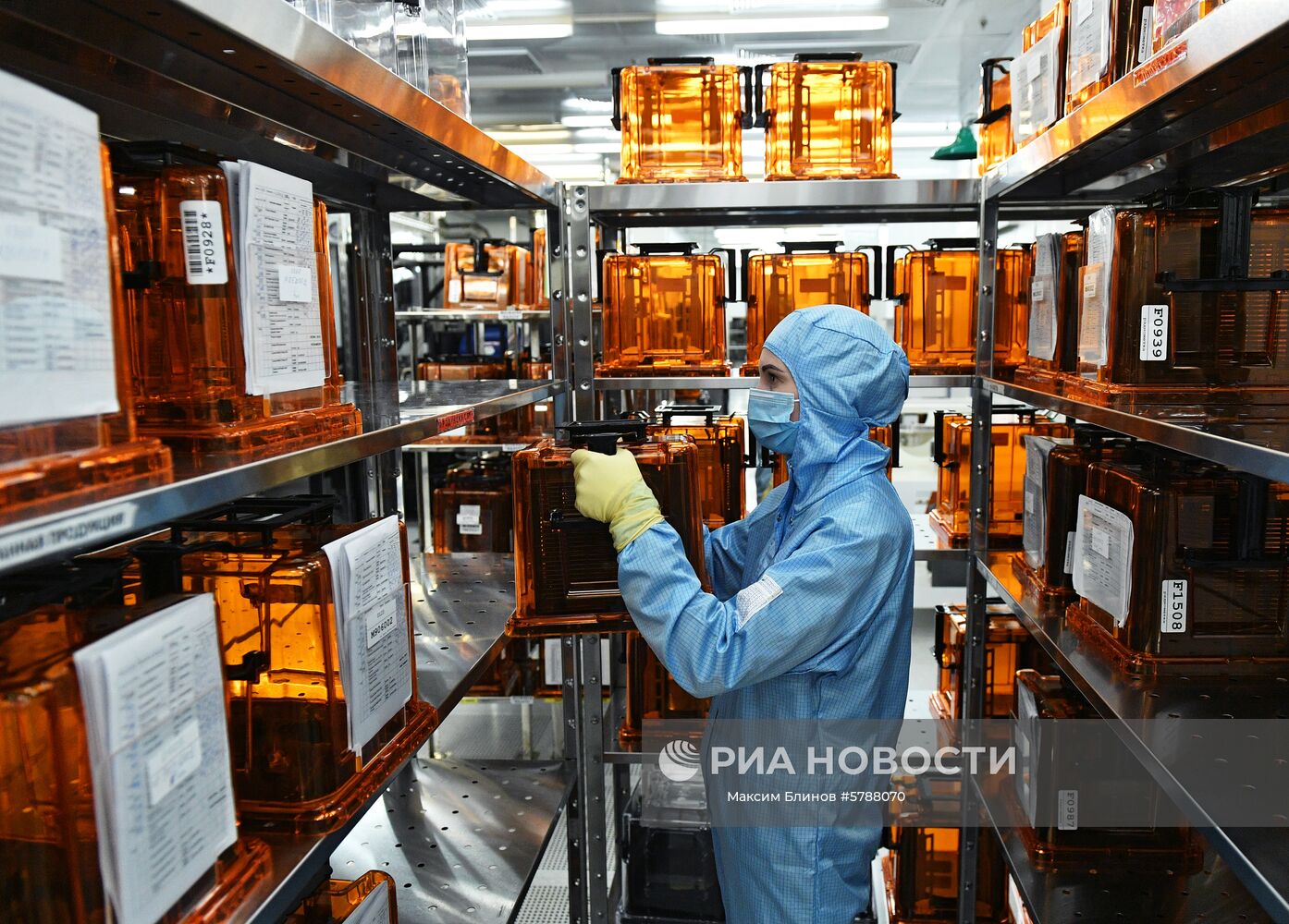Производство микроэлектроники на заводе "Микрон" 