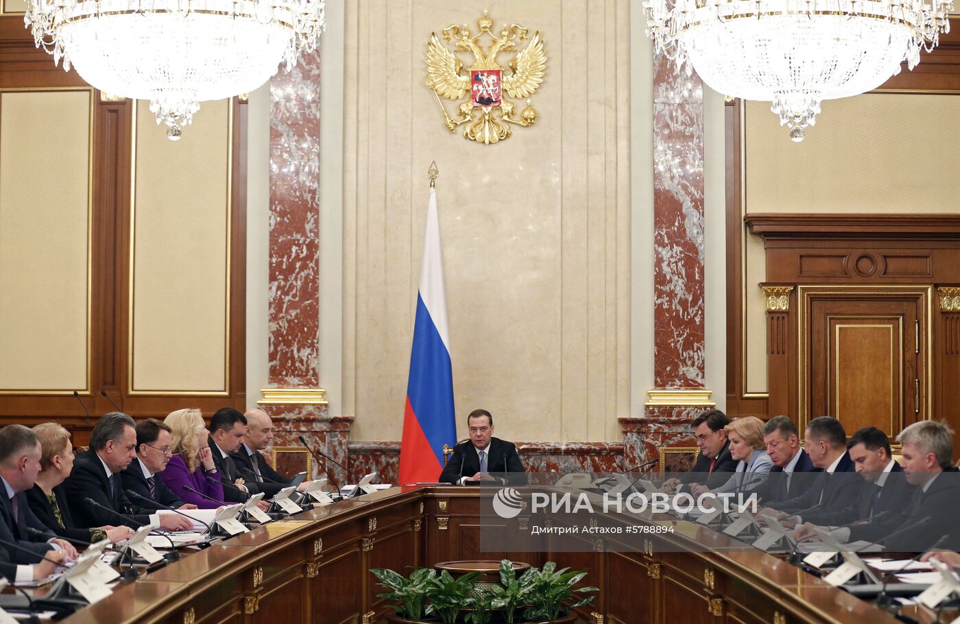 Премьер-министр РФ Д. Медведев провел заседание правительства РФ