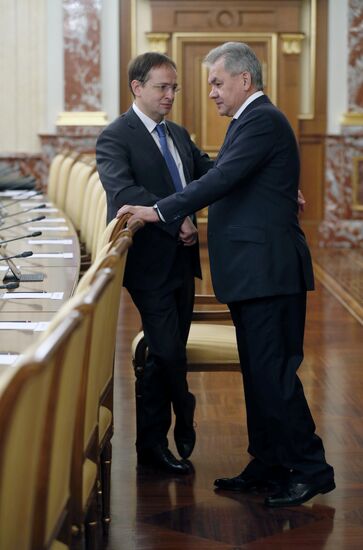 Премьер-министр РФ Д. Медведев провел заседание правительства РФ