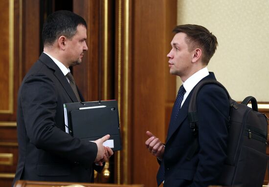 Премьер-министр РФ Д. Медведев провел заседание правительства РФ