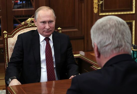 Рабочая встреча президента РФ В. Путина с главой ФНПР М. Шмаковым