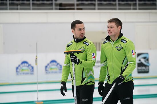 Керлинг. Отбор на чемпионаты мира 2019. Первый день 