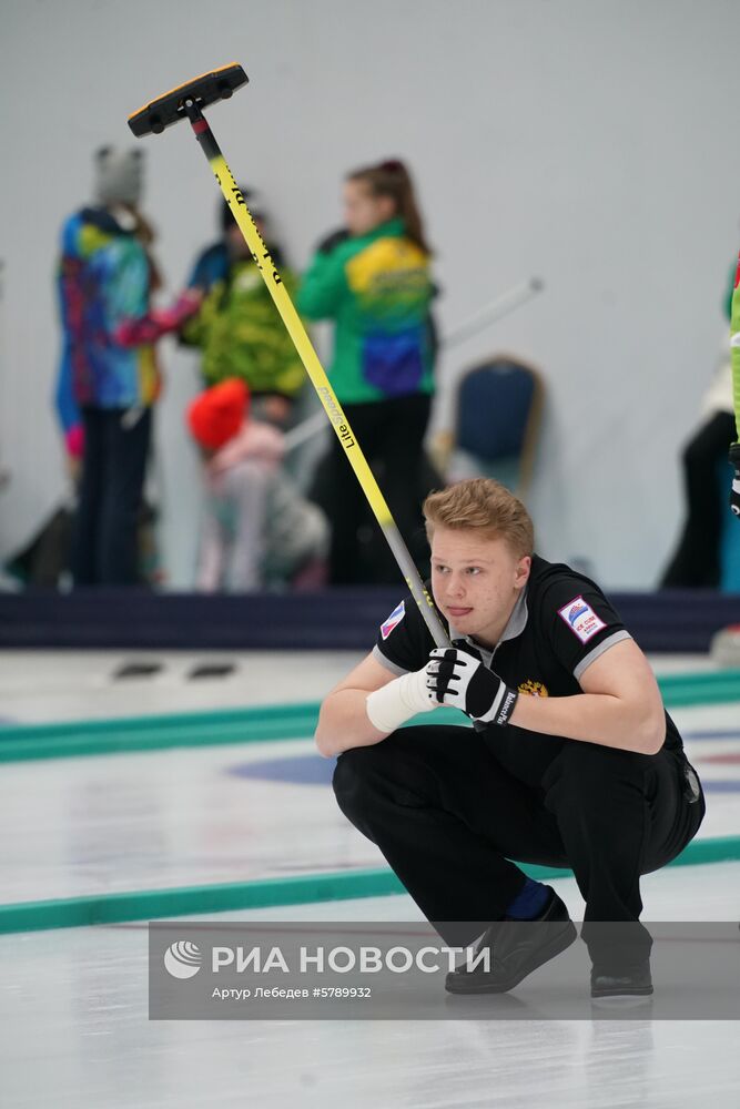 Керлинг. Отбор на чемпионаты мира 2019. Первый день 