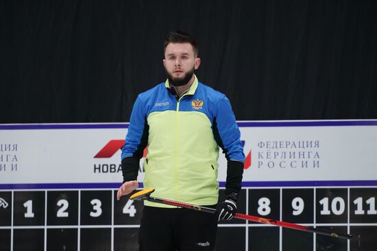 Керлинг. Отбор на чемпионаты мира 2019. Первый день 