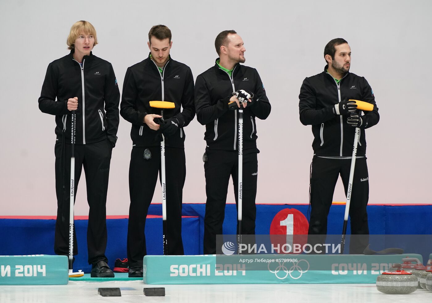 Керлинг. Отбор на чемпионаты мира 2019. Первый день 