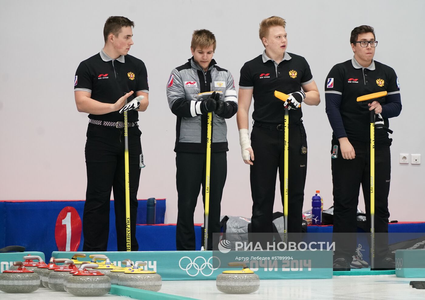 Керлинг. Отбор на чемпионаты мира 2019. Первый день 