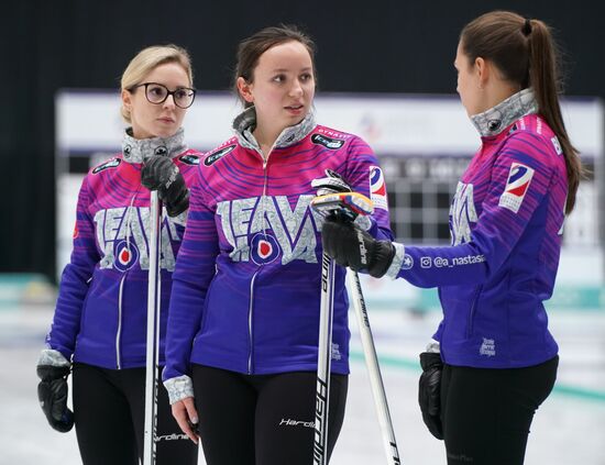 Керлинг. Отбор на чемпионаты мира 2019. Первый день 