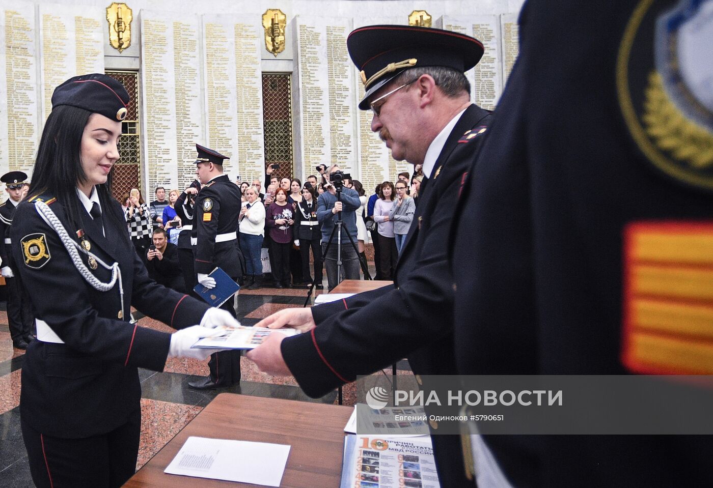 Вручение дипломов кадетам Колледжа полиции