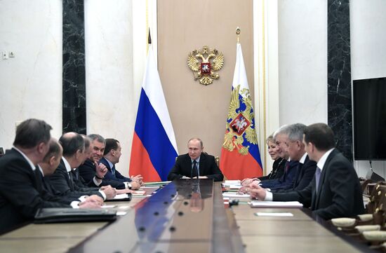 Президент РФ В. Путин провел заседание Совбеза РФ