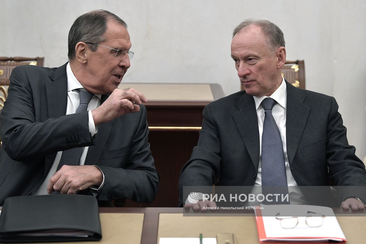 Президент РФ В. Путин провел заседание Совбеза РФ