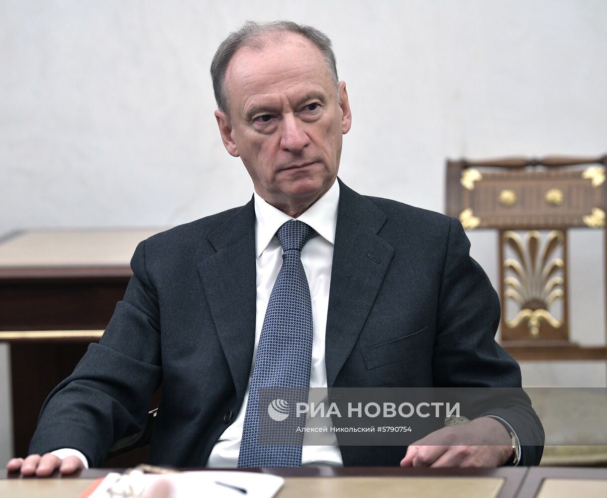 Президент РФ В. Путин провел заседание Совбеза РФ