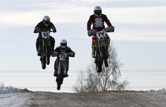 Тренировка по мотокроссу на трассе "Солнечная" в Новосибирске