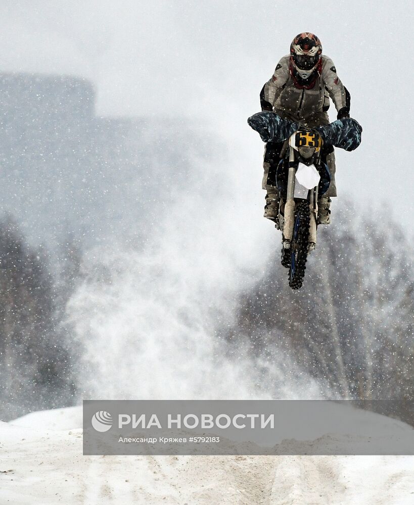 Тренировка по мотокроссу на трассе "Солнечная" в Новосибирске