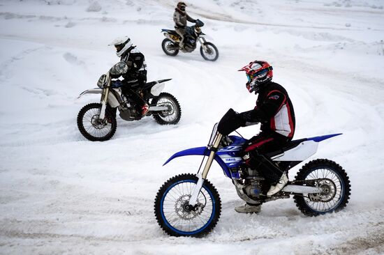 Тренировка по мотокроссу на трассе "Солнечная" в Новосибирске
